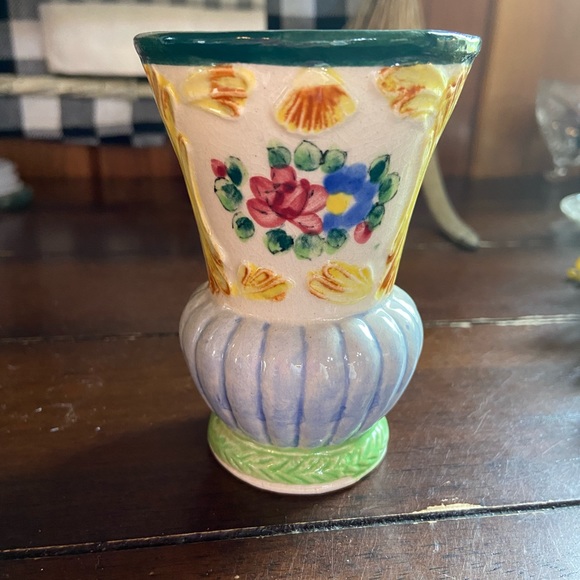 Occupied Japan small pottery vase floral